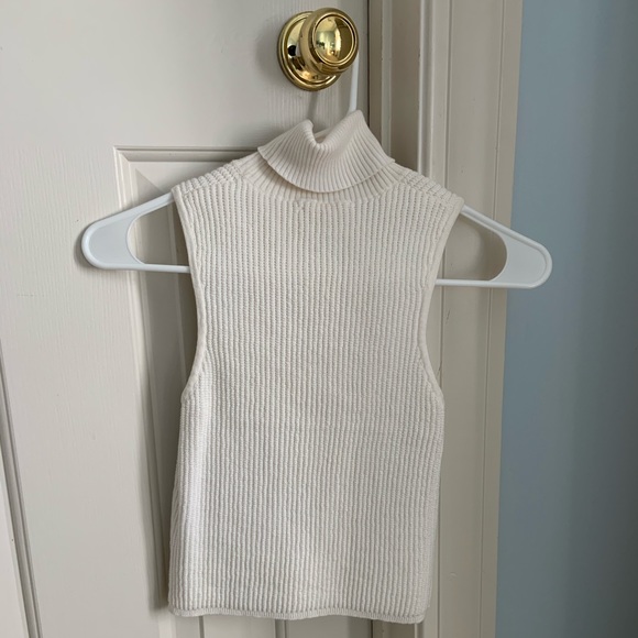 Turtle Neck Crop Top - Picture 2 of 4